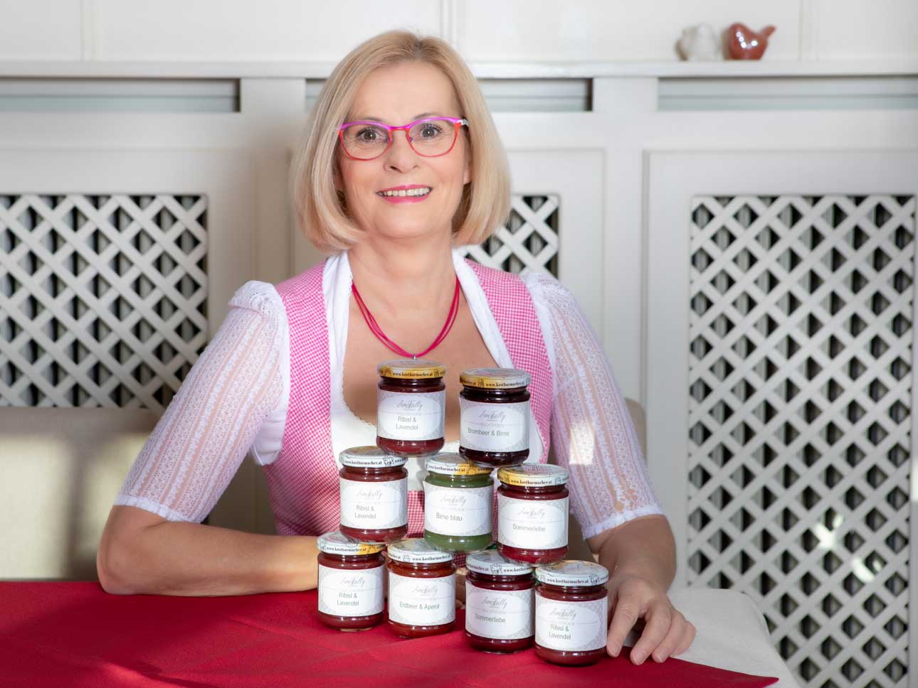 Gitti Fally mit ihrer hausgemachten Fally-Marmelade| Landgasthof Zum Fally | cFally