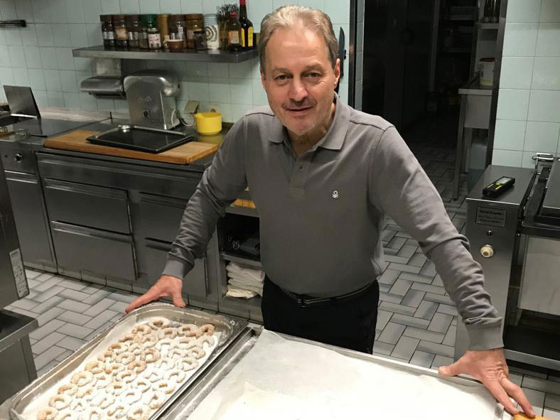 Franz Fally und seine Vanillekipferl | Landgasthof zum Fally | cFally